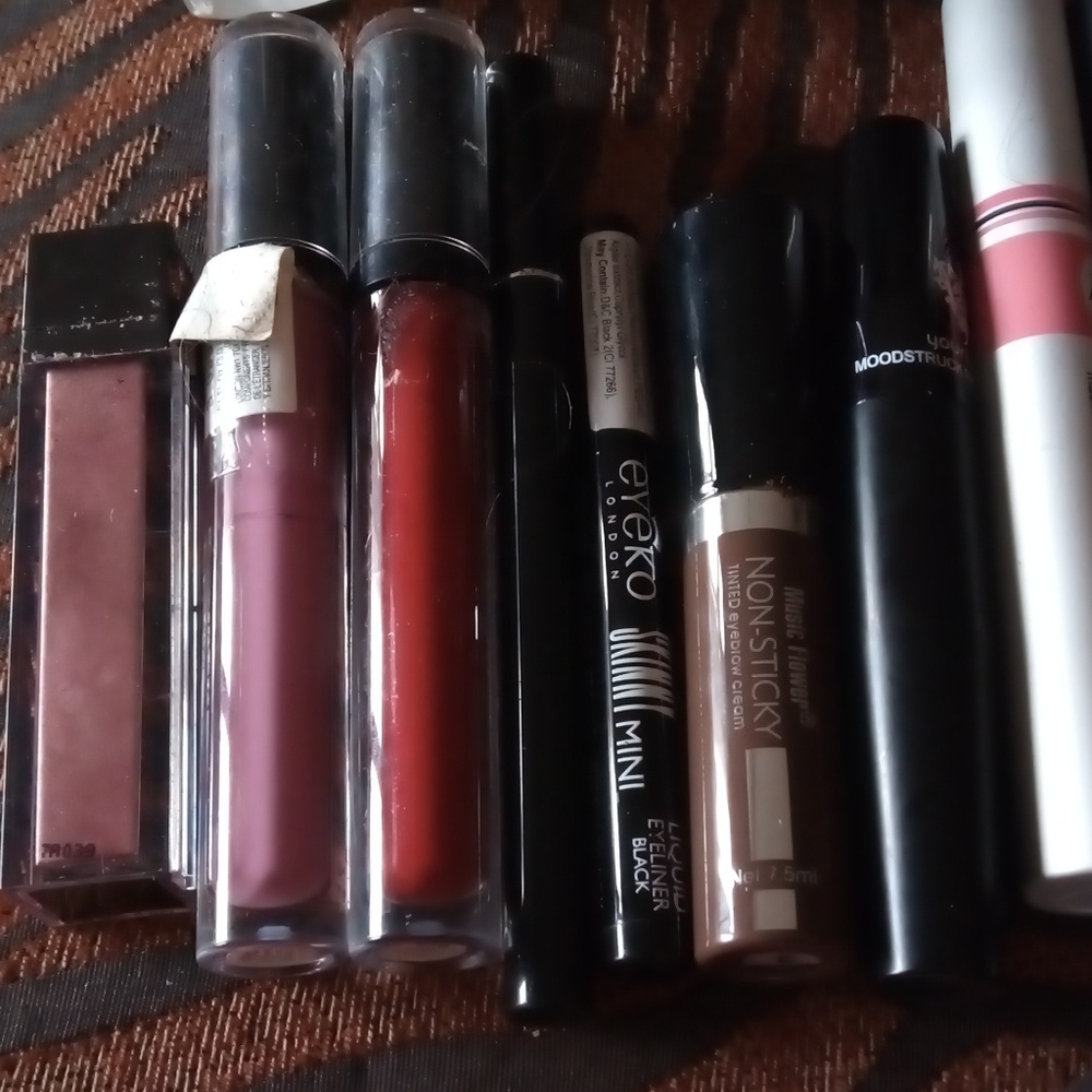 Makeup - Picture 3 of 4